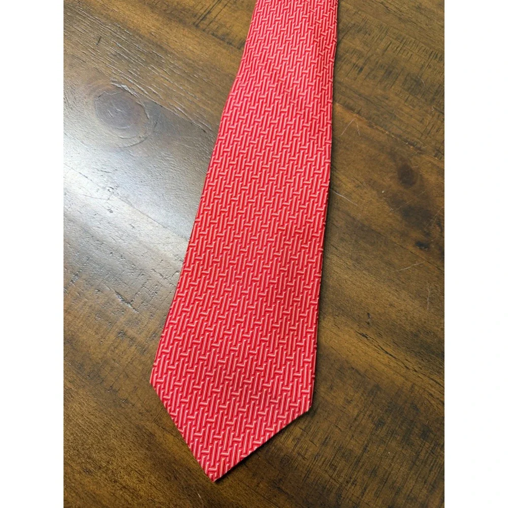 Hermes Paris Red Silk Geometric H Logo Basketweave Tie 5139 HA Made in France
